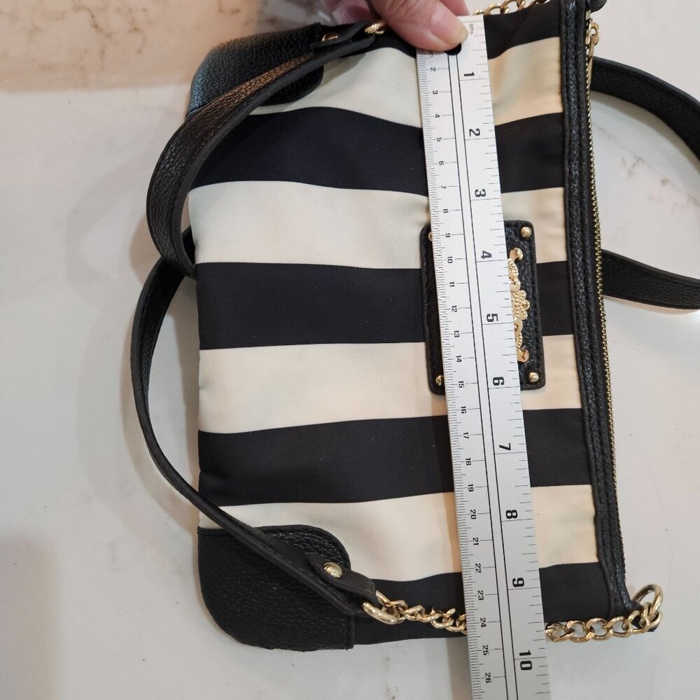 Juicy Couture Black White Striped Malibu Crossbody Bag Gold‎ Chain & Logo Plate - Picture 6 of 9